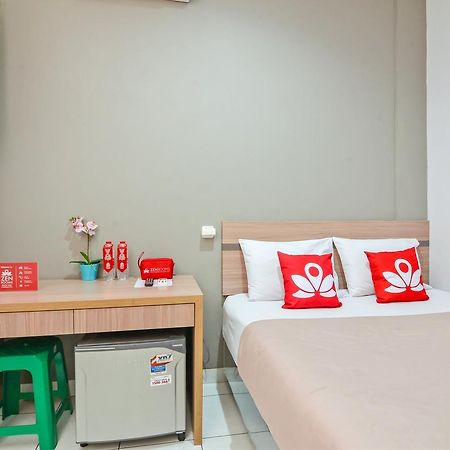 Zen Rooms Karet Pedurenan Jakarta Exterior foto
