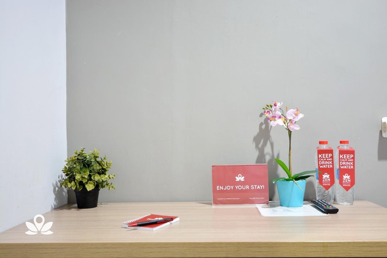Zen Rooms Karet Pedurenan Jakarta Exterior foto