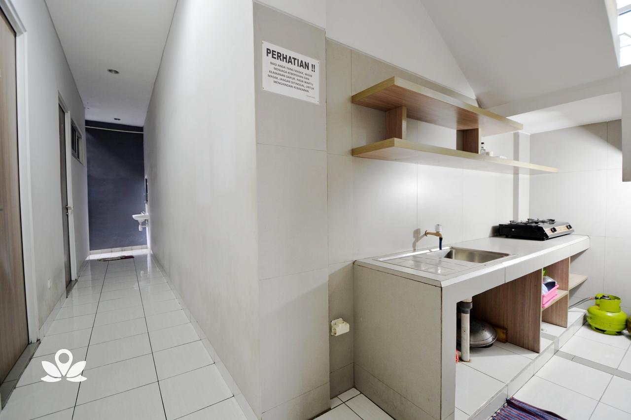 Zen Rooms Karet Pedurenan Jakarta Exterior foto